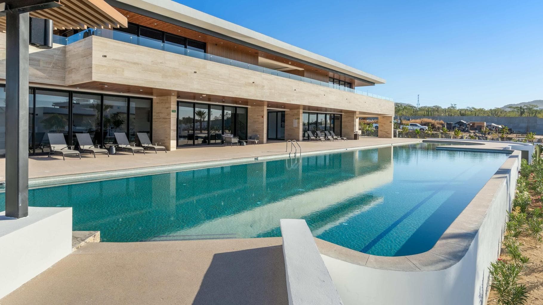Pool & sun deck